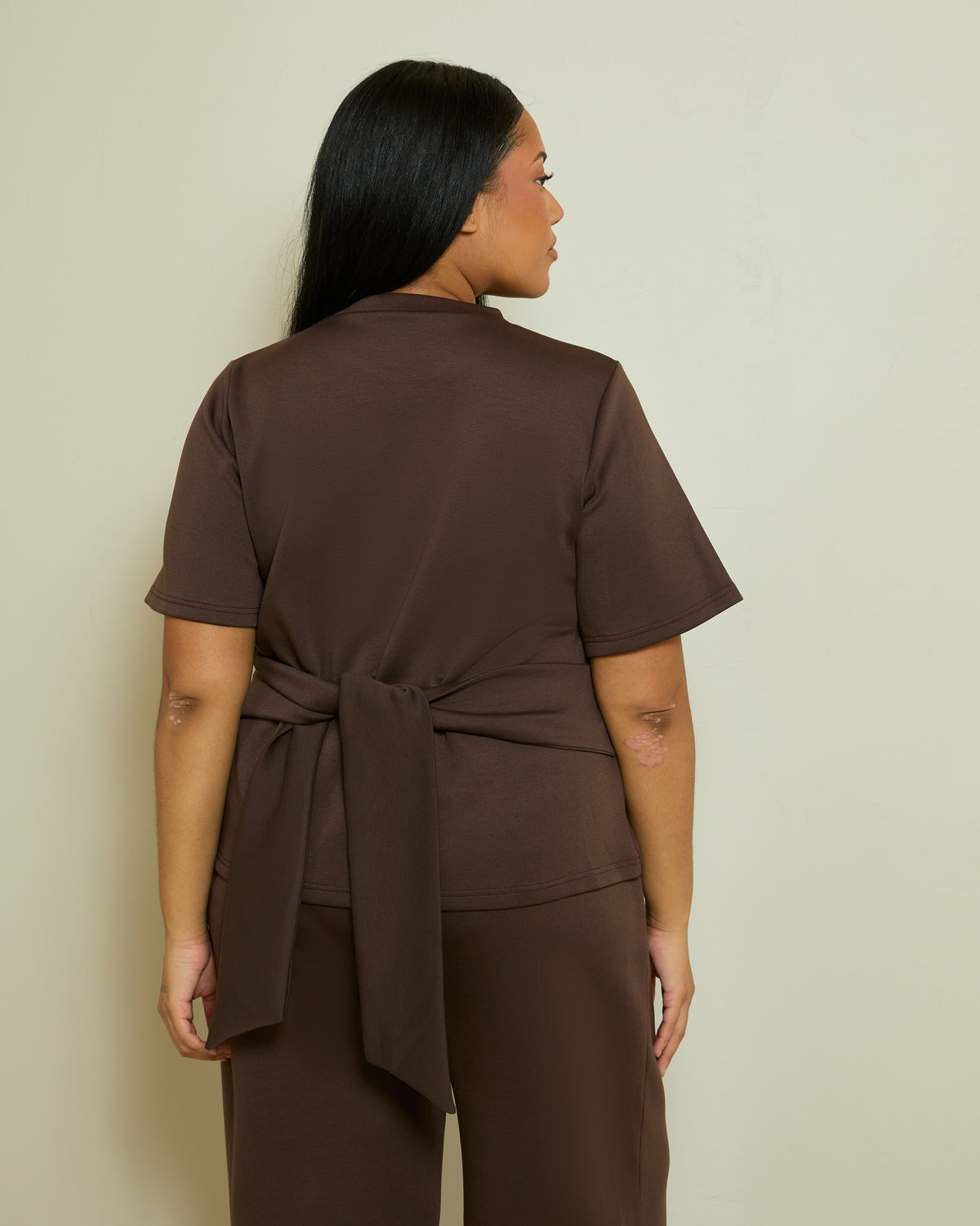 STRUCTURED TIE FRONT T-SHIRT- CHOCOLATE