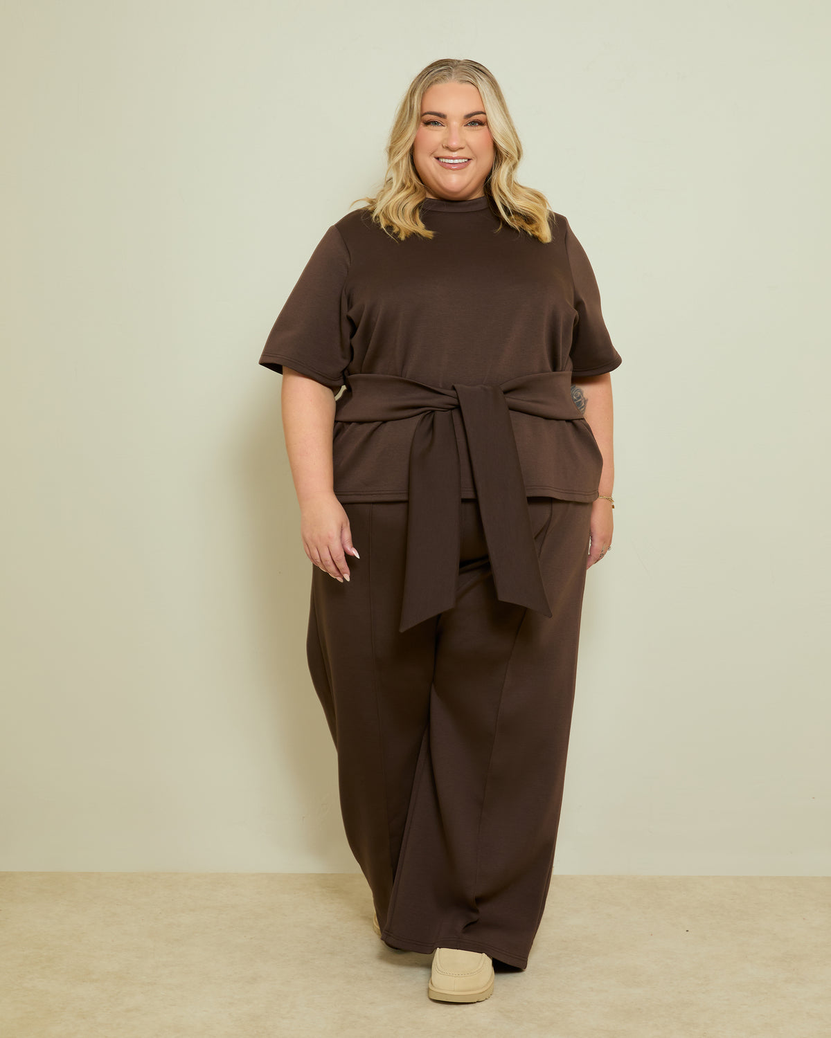 STRUCTURED PINTUCK WIDE LEG TROUSERS- CHOCOLATE