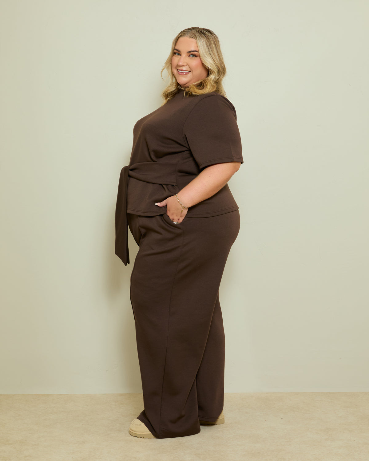 STRUCTURED PINTUCK WIDE LEG TROUSERS- CHOCOLATE