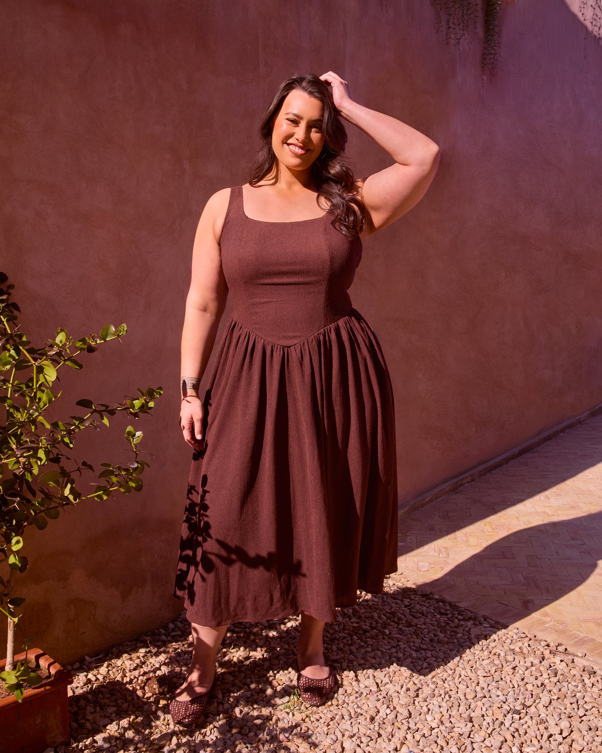 CHOCOLATE TEXTURED SHIRRED FULL SKIRT MIDI DRESS