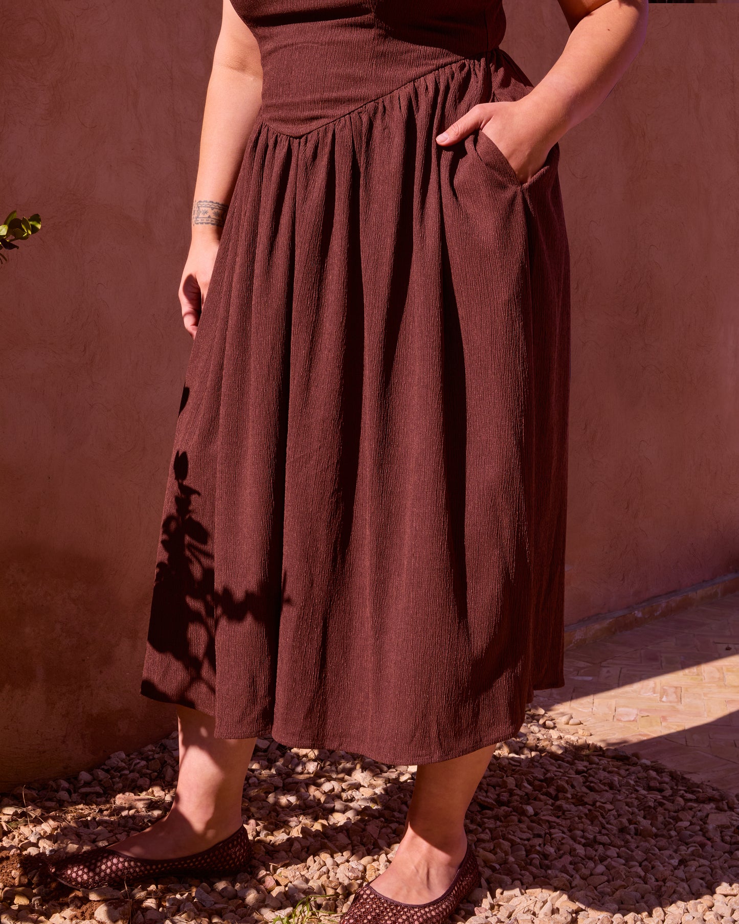 TEXTURED SHIRRED FULL SKIRT MIDI DRESS